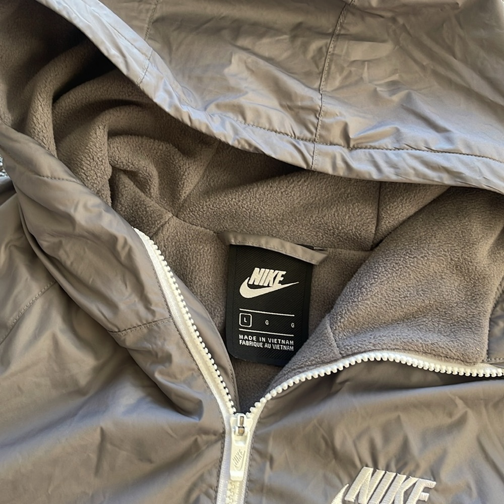 Nike jacket - Picture 2 of 5